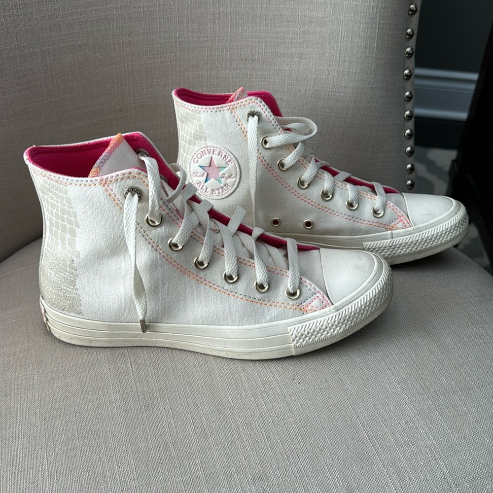 Women’s Converse - Picture 1 of 8